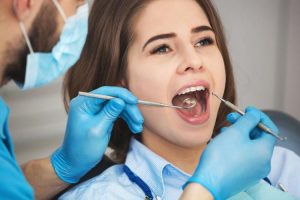 Dla kogo sprawdzą się implanty zębowe ? Jakie wybrać?